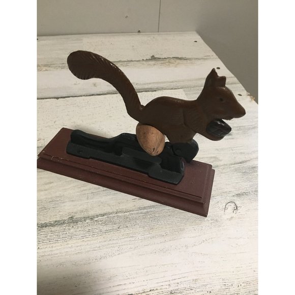 Wood & cast iron squirrel nut cracker vintage - Picture 3 of 5